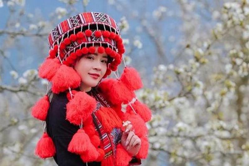 Hinh anh cay lan vay ran dang no hoa ruc ro, canh dep lam say dam long nguoi